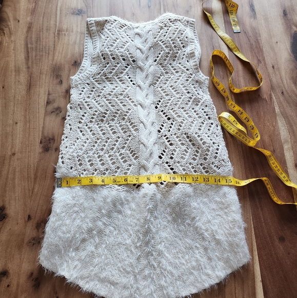 Max studio cream sleeveless crochet Vest, soft decorative trim,S - Picture 9 of 9